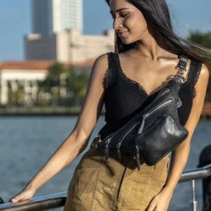 Style Nagasaki i smukt sort læder. Uimodståelig bumbag taske med mange rum & lommer